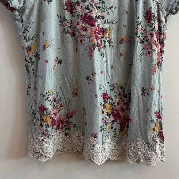 Rewind Floral Print Blouse with Lace Hem - Picture 4 of 6